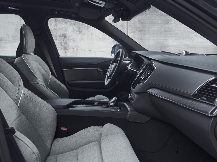 Интерьер Volvo XC90 T8 Recharge AWD Inscription 2021 года  (WW) (фото 7 из 11)